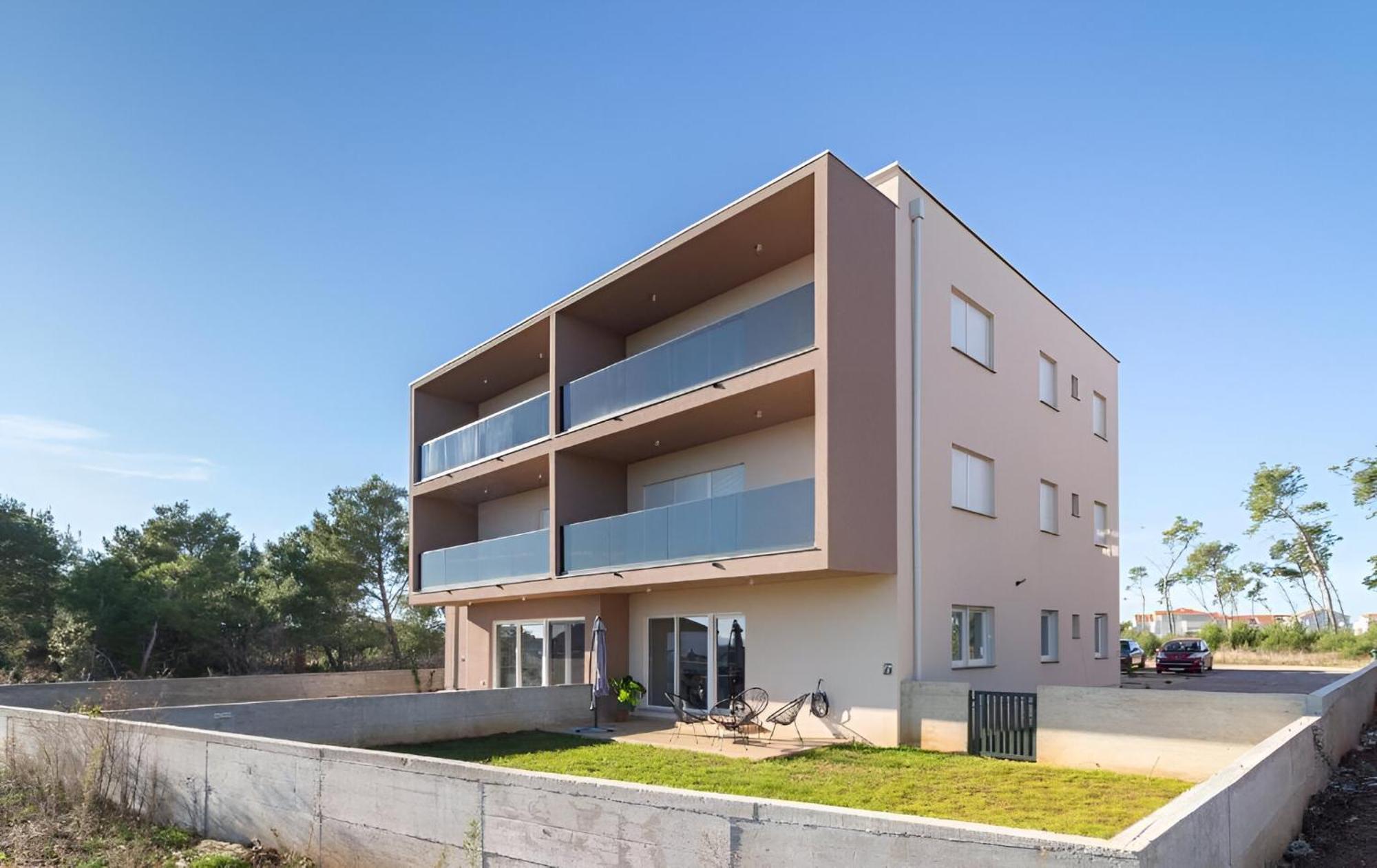 Modern And Spacious Apartment Helena Near The Beach Privlaka  Exterior photo