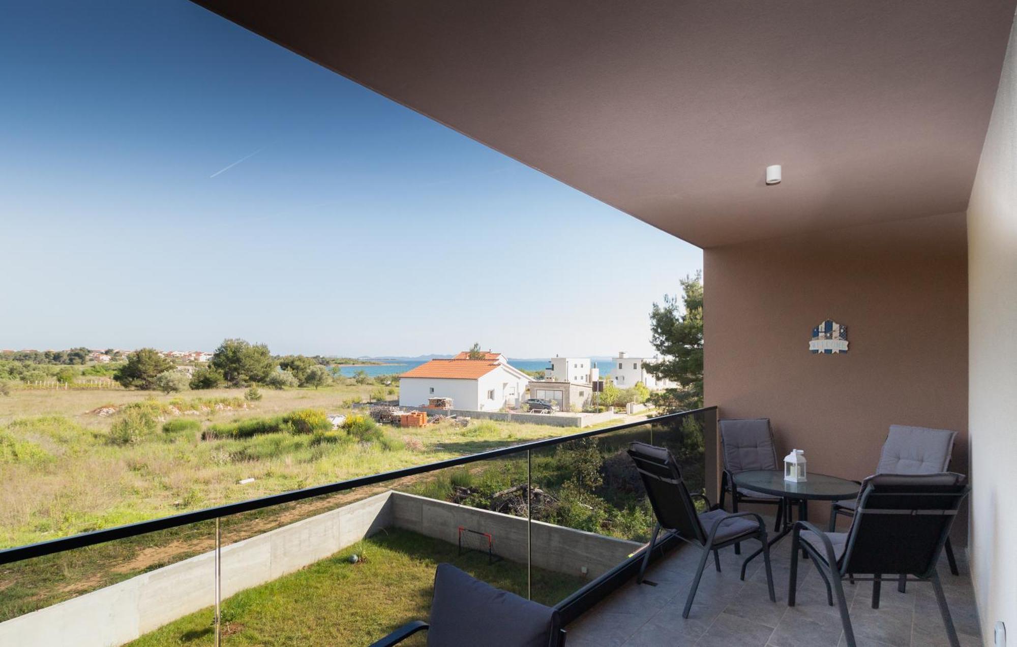 Modern And Spacious Apartment Helena Near The Beach Privlaka  Exterior photo